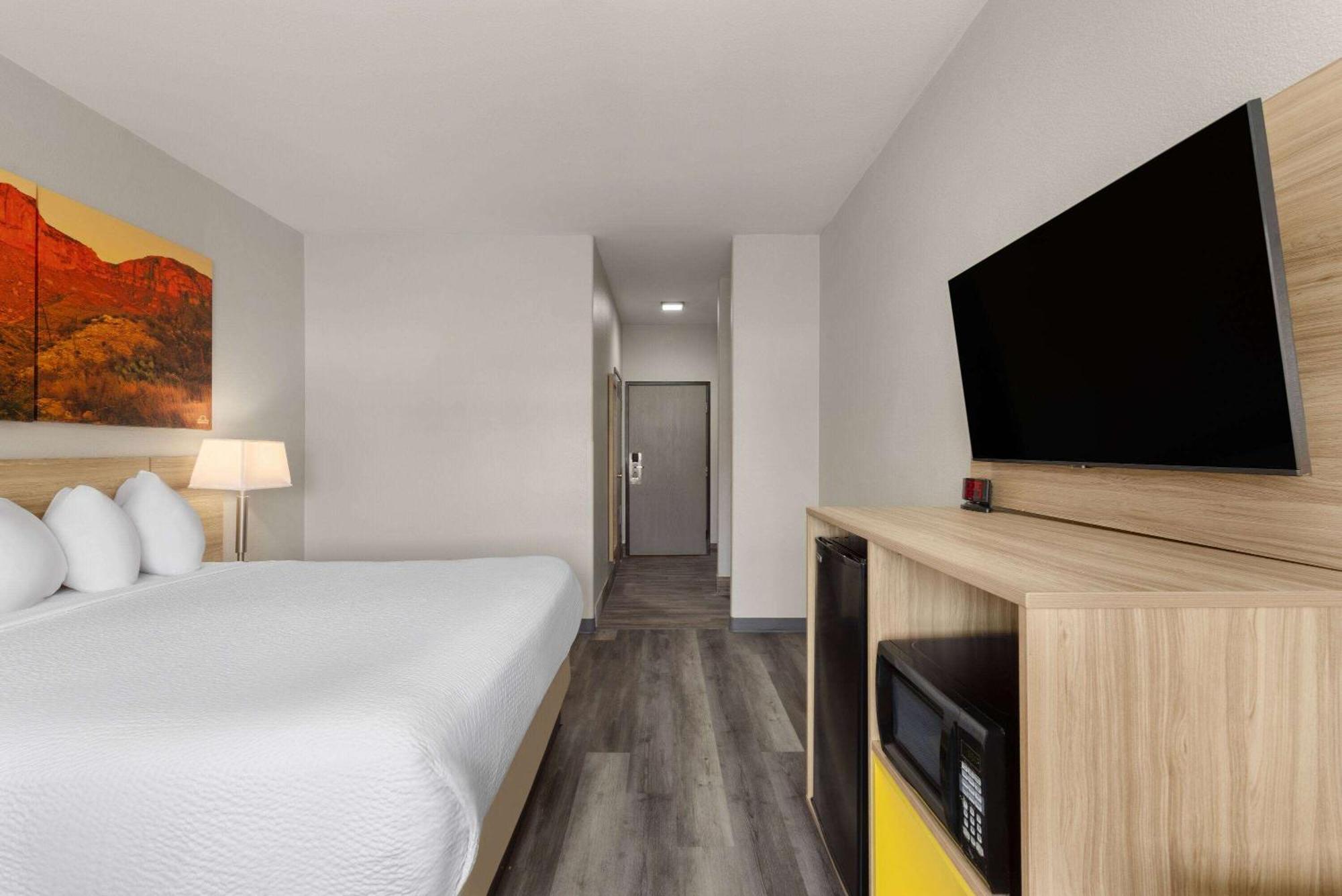 Days Inn & Suites By Wyndham Tucson/Marana Bagian luar foto