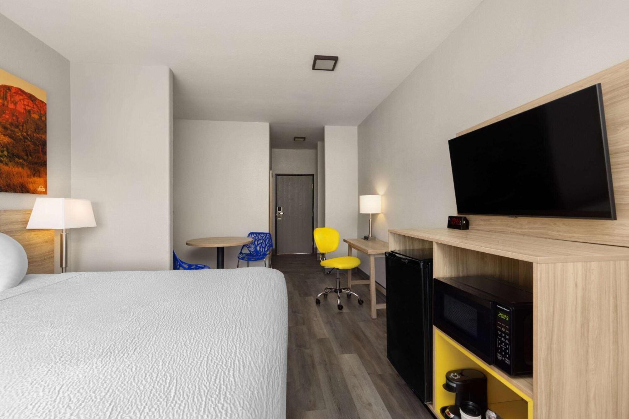 Days Inn & Suites By Wyndham Tucson/Marana Bagian luar foto