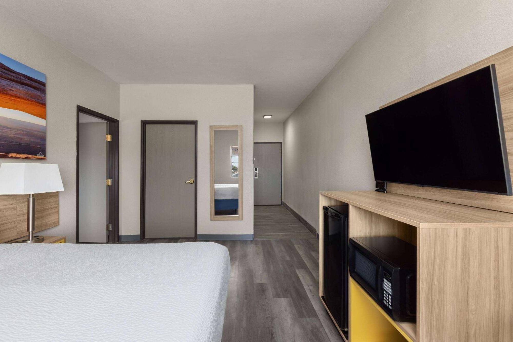 Days Inn & Suites By Wyndham Tucson/Marana Bagian luar foto
